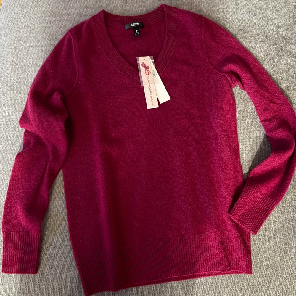Aqua Women's V-Neck Sweater in Deep Burgundy